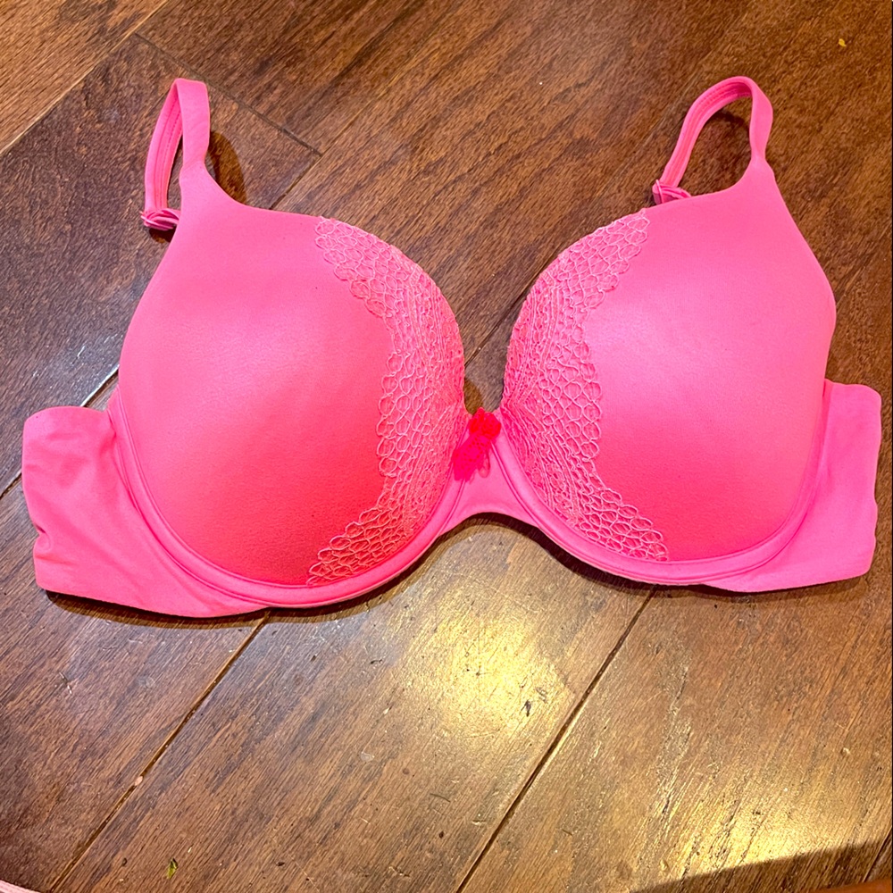 Victoria's Secret Body by Victoria Pink Push-up Bra 38C